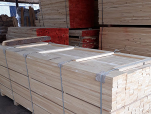 30 mm x 100 mm x 2500 mm  Eingefasstes Brett Waldkiefer R/S KD