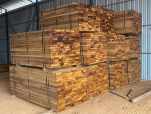 50 mm x 150 mm x 6000 mm İşlem görmemiş Iroko Kereste