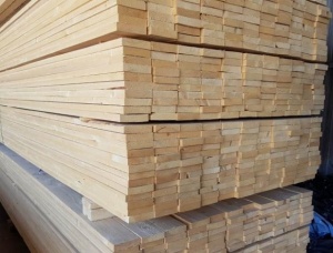 European Pine Lumber KD 22 mm x 100 mm x 157 in