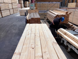 25 mm x 200 mm x 4000 mm Heat Treated Pine Lumber