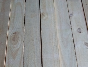 50 mm x 200 mm x 2440 mm  Eingefasstes Brett Taeda Pine R/S KD