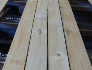 50 mm x 200 mm x 2440 mm  Eingefasstes Brett Taeda Pine R/S KD