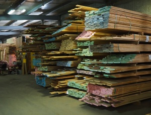 30 mm x 250 mm x 3200 mm  Eingefasstes Brett Eiche KD