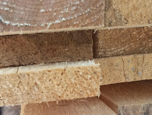 25 mm x 100 mm x 6000 mm  Eingefasstes Brett Waldkiefer R/S AD