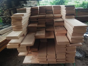 35 mm x 85 mm x 1800 mm  Eingefasstes Brett Kempas (Tulang) S4S KD