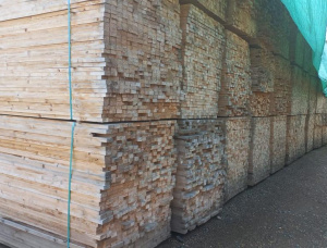 32 mm x 100 mm x 2400 mm  建築材 云杉 - 松 - 冷杉 (SPF) S4S KD