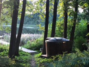 Hot tub