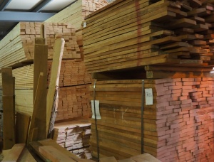 30 mm x 250 mm x 3200 mm  Eingefasstes Brett Eiche KD