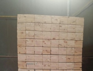 Pine Lumber KD 100 mm x 300 mm x 600 mm