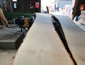 31 mm x 120 mm x 2000 mm Oak Flitch