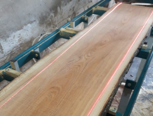 32 mm x 200 mm x 3000 mm Acacia Flitch