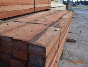 20 mm x 200 mm x 4000 mm 半邊板材 卡里木