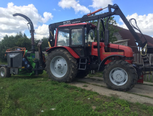 Дробилка Heizohack HM 8-400 в сцепке с трактором МТЗ 1221.3