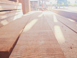 1 1/2 in. x 8 in. x 10 ft.  Plateau de bois Angelim