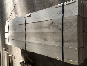 Oak Natural Veneer 2500 mm x 200 mm x 4 mm