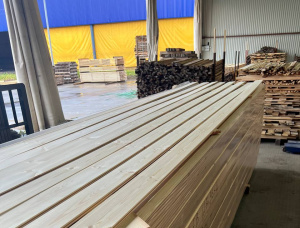 墙壁镶板 歐洲雲杉 KD 13 mm x 96 mm x 4000 mm