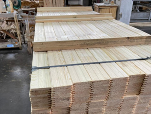 經典的 歐洲赤松 KD 12 mm x 88 mm x 4000 mm