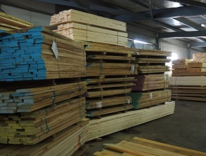 30 mm x 250 mm x 3200 mm  Eingefasstes Brett Eiche KD