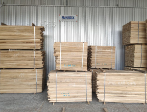 30 mm x 100 mm x 2000 mm KD S4S Heat Treated Oak Lumber