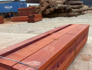 80 mm x 200 mm x 5000 mm Druck behandelt Eingefasstes Brett Padouk (Camwood S4S AD