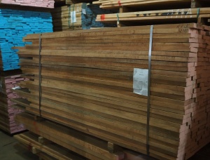 30 mm x 250 mm x 3200 mm  Eingefasstes Brett Eiche KD