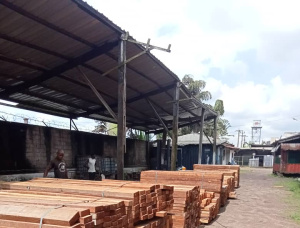 100 mm x 150 mm x 2000 mm  建築材 绿柄桑木 S4S AD