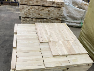 21 mm x 41 mm x 900 mm  镶木地板用木坯 北美白樺 KD