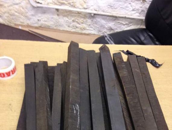 10 mm x 70 mm x 530 mm  Eingefasstes Brett Ebony (Ebène) S4S AD