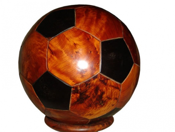 Thuya Fußball Skulpturen handgefertigt