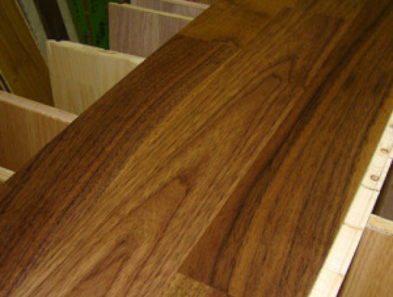 13 mm x 270 mm x 3890 mm Oak Laminated flooring