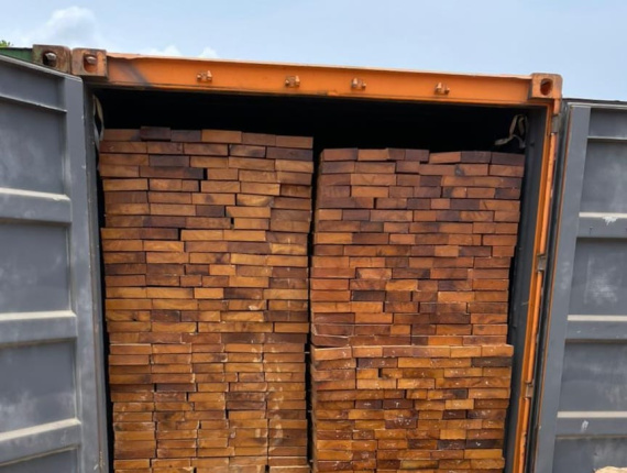 50 mm x 150 mm x 6000 mm İşlem görmemiş Iroko Kereste