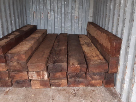 Padouk (Camwood, Barwood, Mbel, Corail) Square Logs 160 mm x 180 mm x 3000 m
