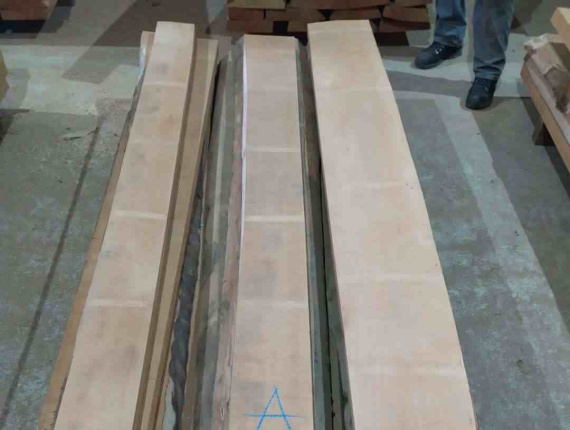 26 mm x 250 mm x 210 mm 毛邊板 榉木