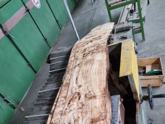 Poplar Natural Veneer 2000 mm x 300 mm x 1 mm