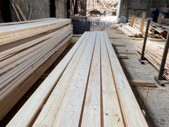 25 mm x 100 mm x 6000 mm Eingefasstes Brett Fichte-Kiefer (S-P) S4S GR