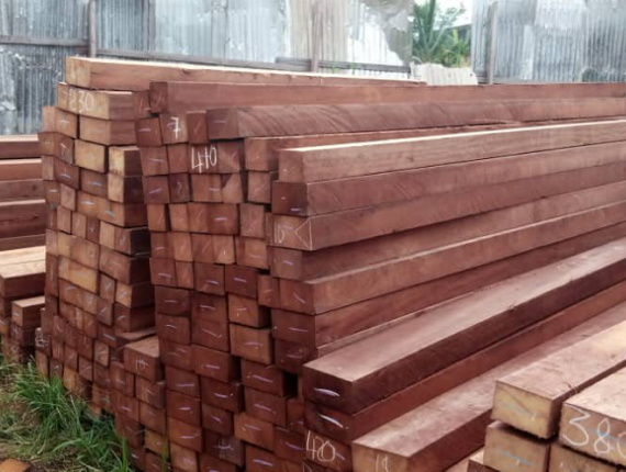 100.5 mm x 150.5 mm x 3000 mm  Eingefasstes Brett Iroko (Mvuli S4S AD