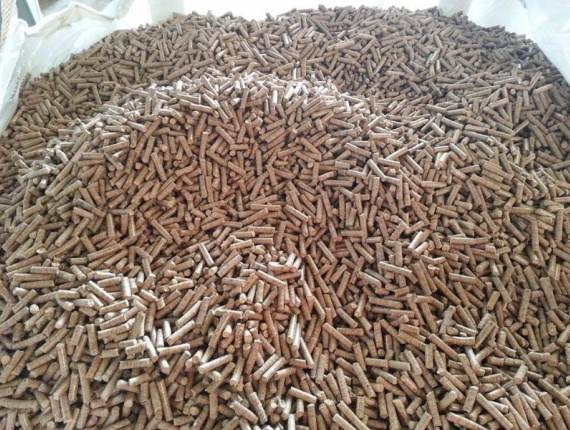 Holzpellets  Eiche 6 mm x 40 mm